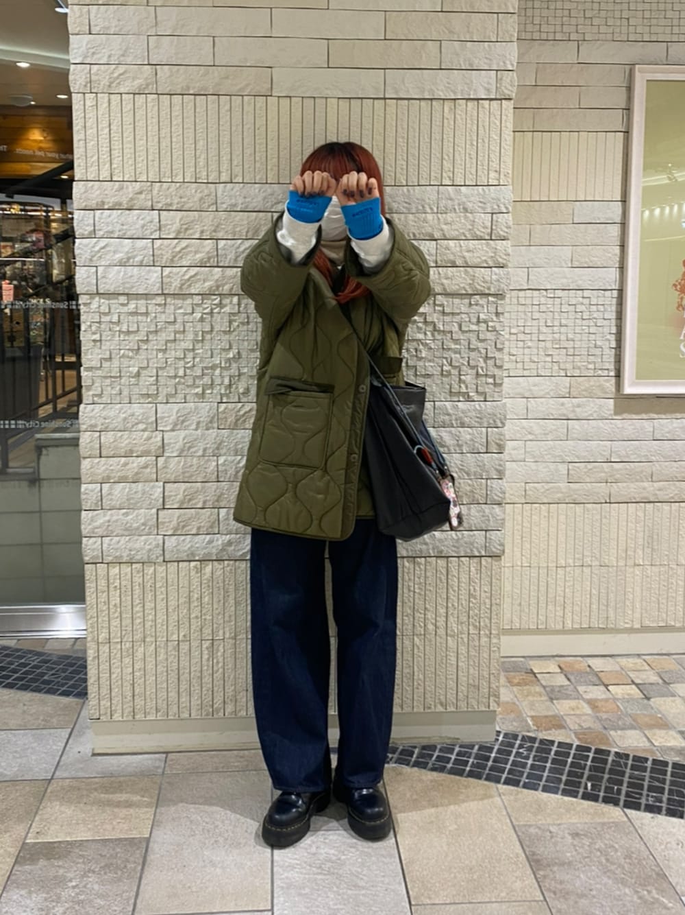 「UNIQLOのアイテム（デニムパンツ、ブルー系）」を使った、のんさん（レディース・170cm）の夏コーディネートの1枚目の写真