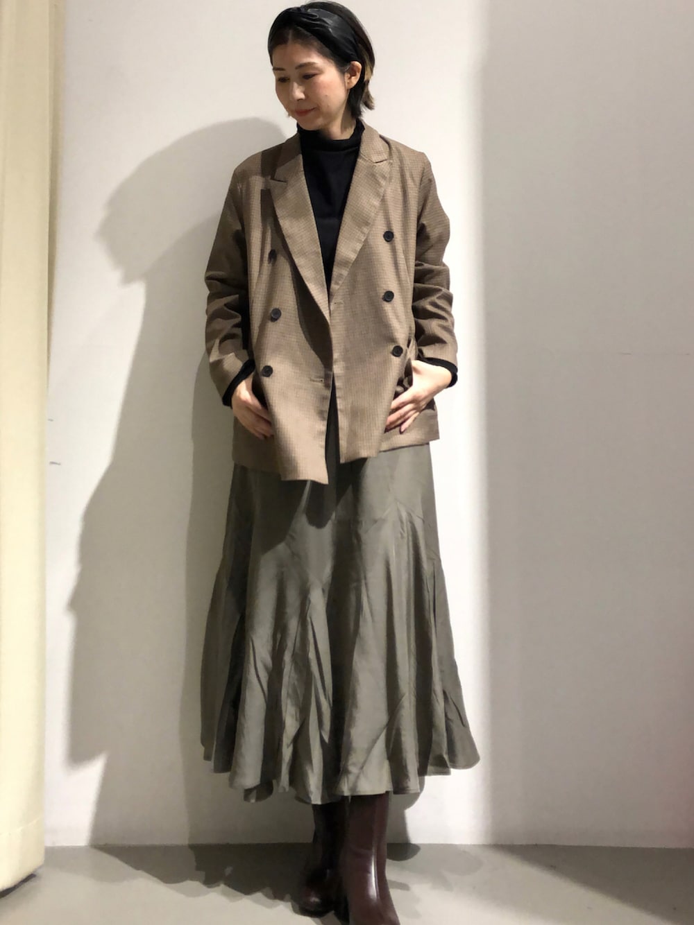 「チェック、ジャケット、ブーツ、秋のコーデ、カーキ、プチプラ、アースカラー、カチューシャ、マーメイドスカート、アメリカンホリック、黒タートルネック」｜「AMERICAN HOLICのWボタンテーラードジャケット（ブルゾン、その他）」を使った、Fukusunさん（レディース・165cm）の秋コーディネートの1枚目の写真