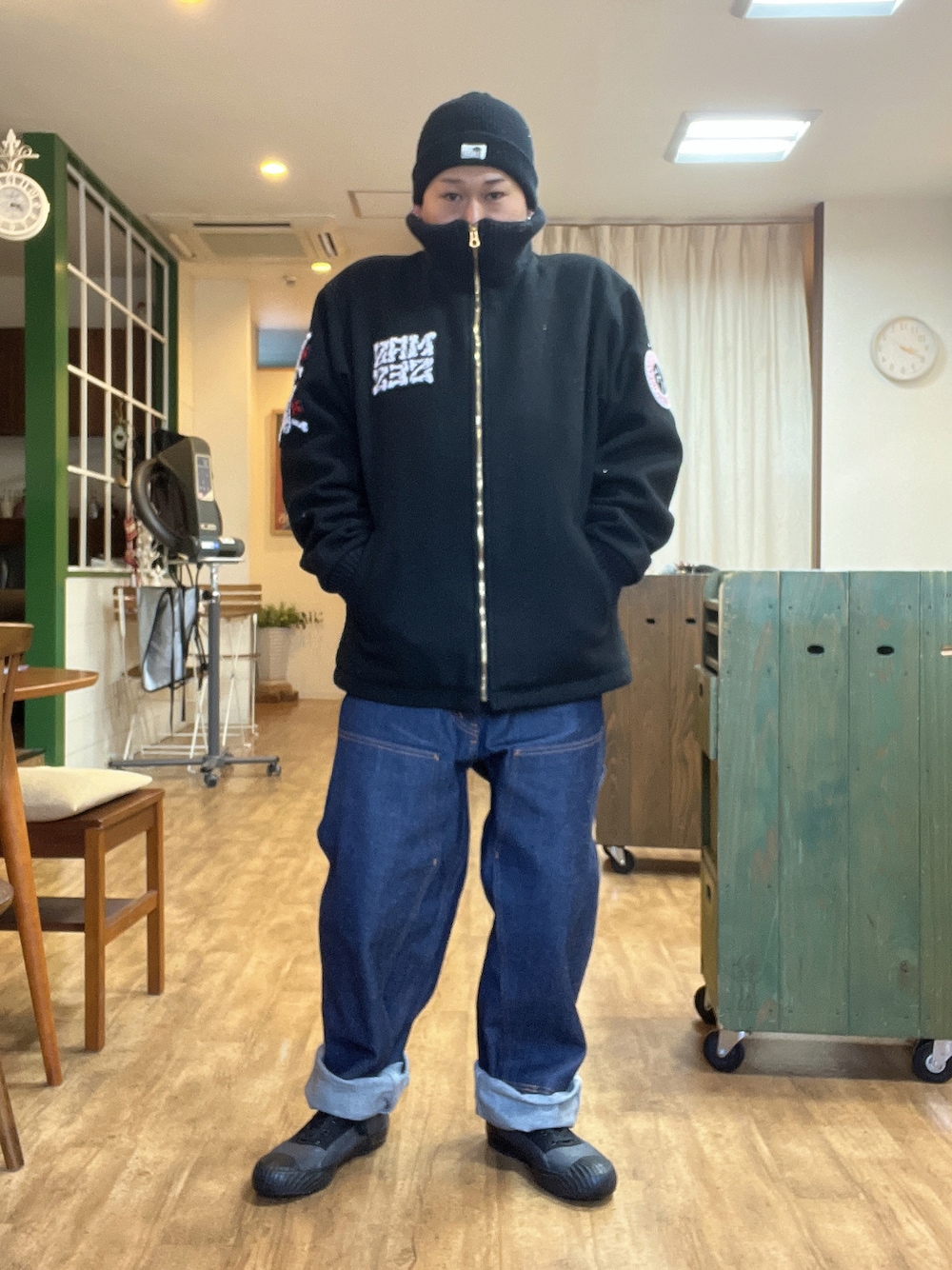 「アメカジ、アメカジコーデ、アメカジスタイル、渋カジ、ハードアメカジ、冬コーデ、裏原、ニット帽、メルトン、ダブルニー、スニーカー」｜「massesのアイテム（ニットキャップ/ビーニー、ブラック系）」を使った、HAYAさん（メンズ・160cm）の冬コーディネートの1枚目の写真