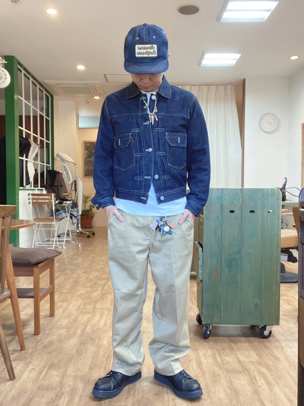 「アメカジ、アメカジコーデ、春コーデ、デニムジャケット、Levis、チノパン、インディアンジュエリー、ブーツスニーカー」｜「STANDARD CALIFORNIAのアイテム（キャップ、ブルー系）」を使った、HAYAさん（メンズ・160cm）の春コーディネートの1枚目の写真