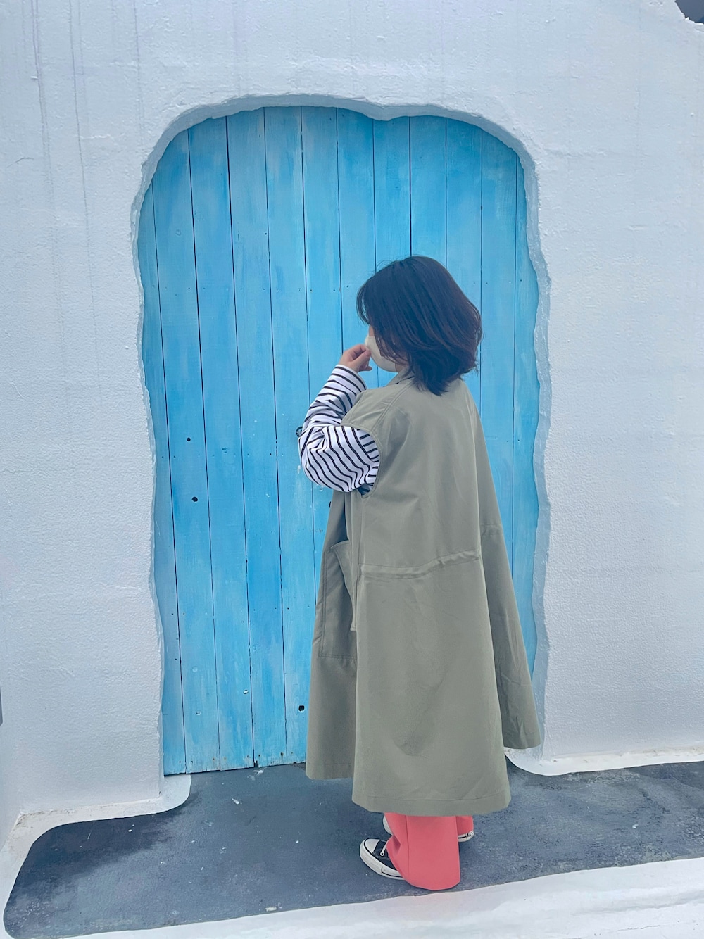 「ISOOKのアイテム（ミリタリージャケット、グリーン系）」を使った、塚田悠莉子さん（レディース・148cm）の春コーディネートの1枚目の写真