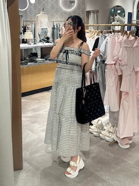 「one after another NICE CLAUP（ワンアフターアナザーナイスクラップ）の背中あき配色リボンシャーリングロングワンピ（ワンピース、ホワイト系）」を使った、miho【骨格ストレート/イエベ春】さん（レディース・161cm）の夏コーディネート