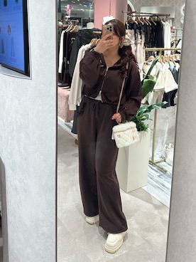 「アイテム（スウェットパンツ、ブラウン系）」を使った、miho【骨格ストレート/イエベ春】さん（レディース・161cm）の秋コーディネート