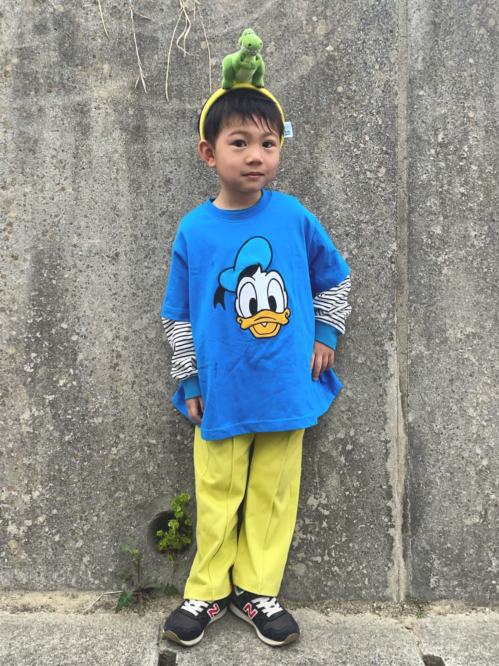 「最近のいい感じコーデ、夏コーデ、春コーデ、カジュアルコーデ、カラーコーデ、休日スタイル」｜「Birthdayのアイテム（Tシャツ/カットソー、ブルー系）」を使った、りつぼーさん（キッズ・100cm）の春コーディネートの1枚目の写真