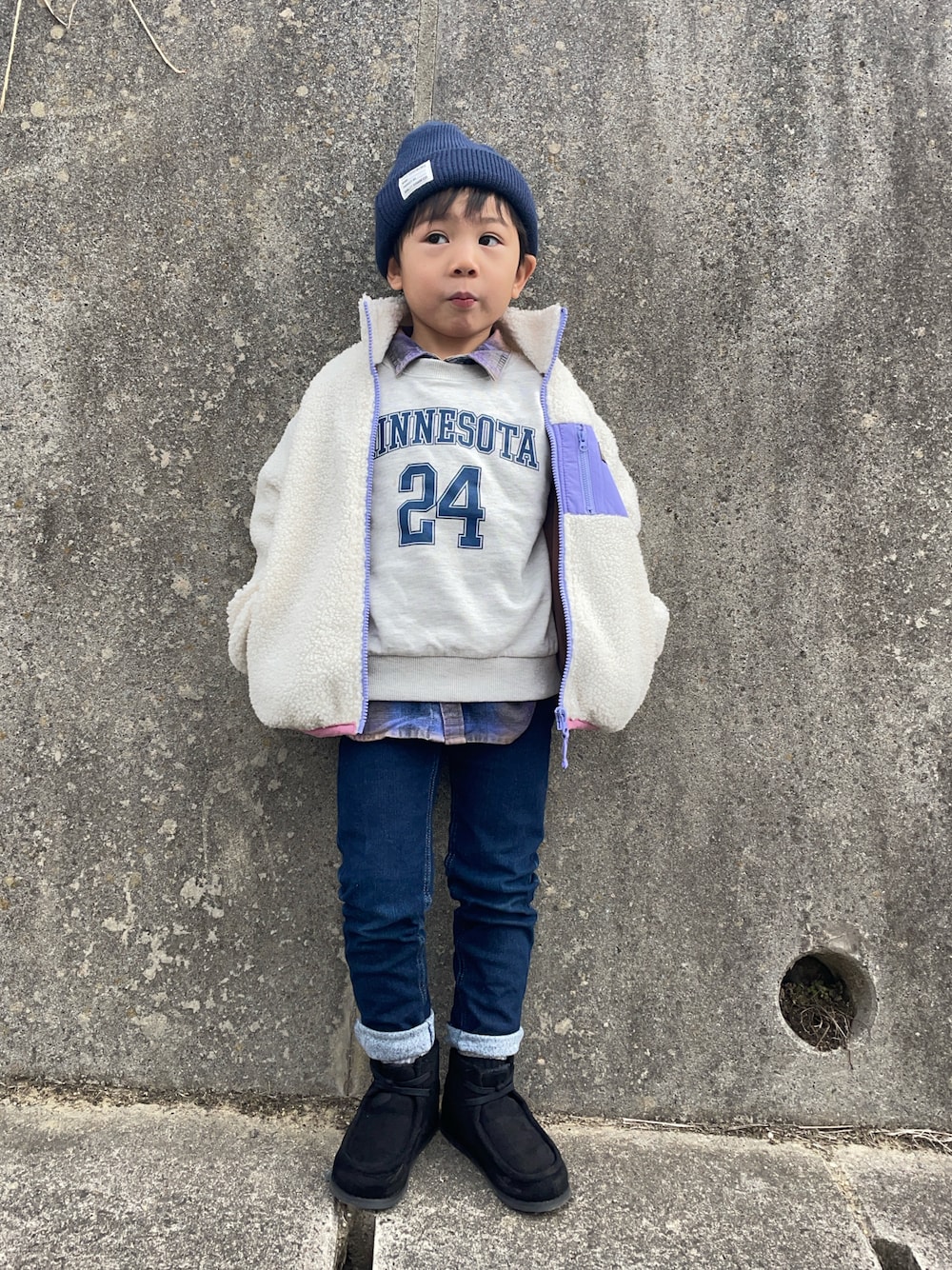 「真冬のあったかスタイル、ボアジャケット、休日スタイル」｜「CIAOPANIC TYPYの【KIDS】ニット帽（ニットキャップ/ビーニー、ブルー系）」を使った、りつぼーさん（キッズ・100cm）の冬コーディネートの1枚目の写真