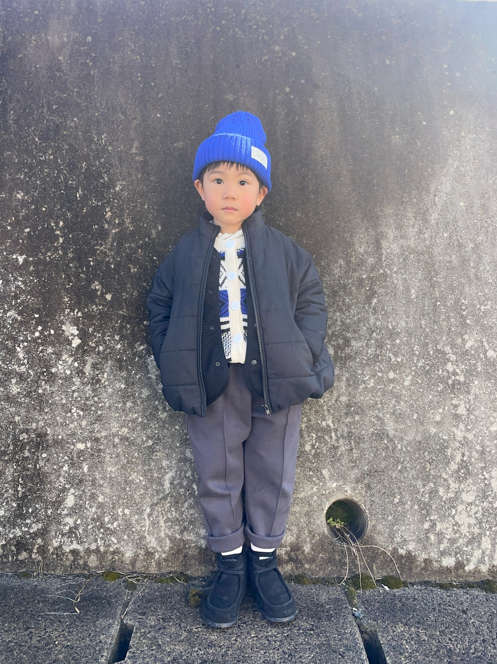 「今日のコーデ、プチプラ、シンプルコーデ、ベスト」｜「Bambinの【 Bambin / ボンバン 】 チロル ニット ベスト（ベスト、ホワイト系）」を使った、りつぼーさん（キッズ・100cm）の春コーディネートの1枚目の写真