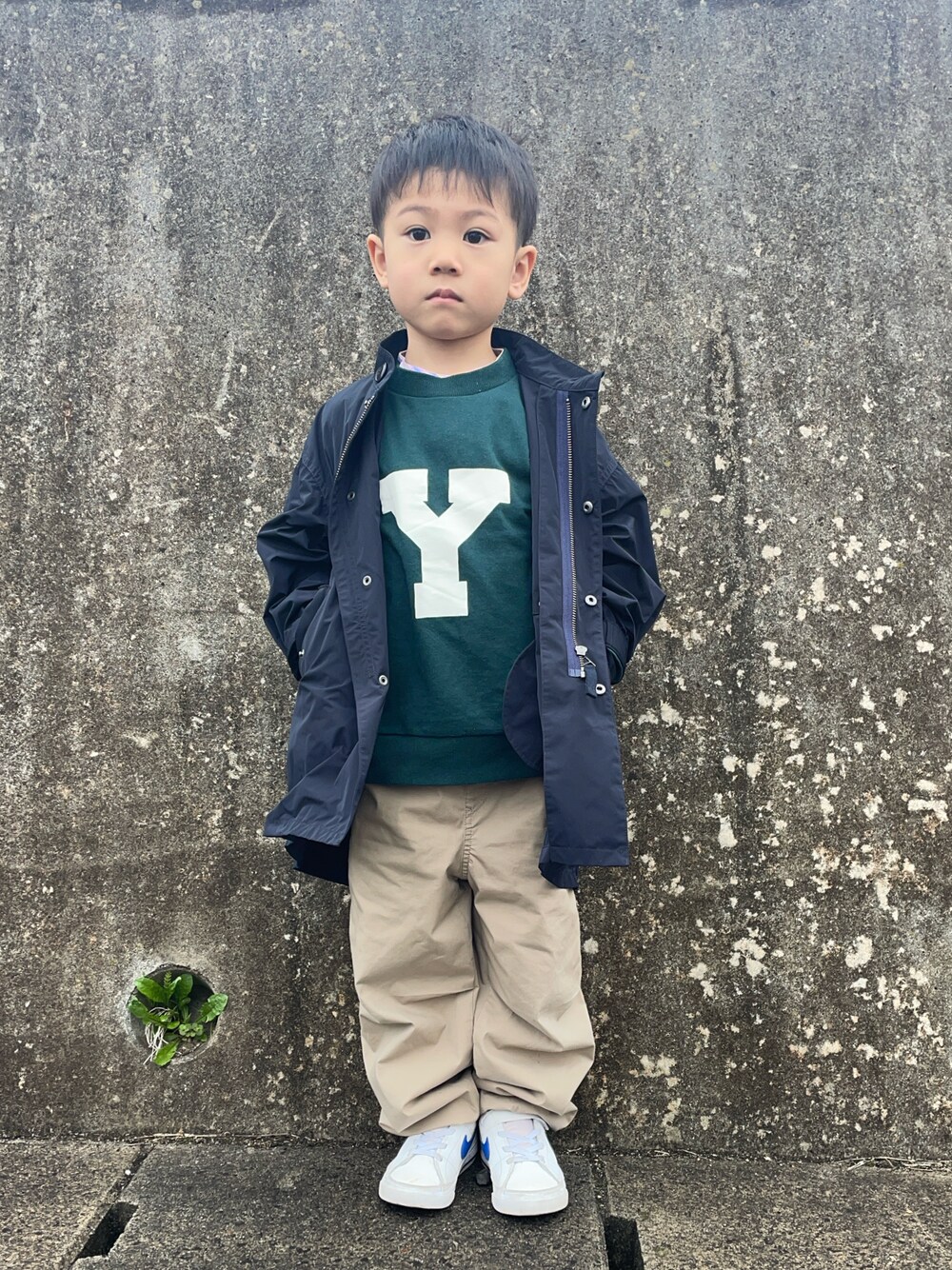 「春めき満開コーデ、プチプラ、レイヤードスタイル、カジュアルコーデ、春コーデ」｜「＆yamのビッグイニシャル"Y"ロゴスウェット【親子お揃い/リンクコーデ】（スウェット、グリーン系）」を使った、りつぼーさん（キッズ・100cm）の春コーディネートの1枚目の写真