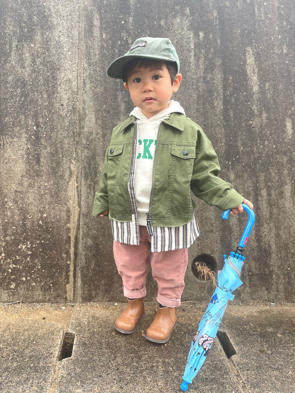 「春服みてみて、もちもちさくらもち2022、ビッグシルエット、キャップ、ブーツ」｜「BREEZEのワンポイントキャップ（キャップ、グリーン系）」を使った、りつぼーさん（キッズ・90cm）の春コーディネートの1枚目の写真