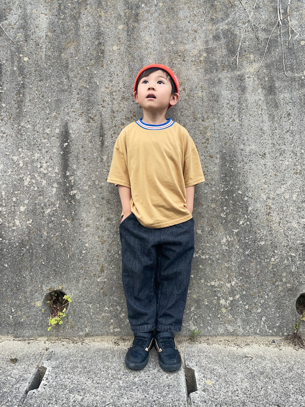「スポーツミックス、最近のいい感じコーデ、Tシャツ、シンプルコーデ、プチプラ」｜「PAIRMANON STREETの【PAIRMANON STREET】ライン リブ 無地 配色 リンガー 半袖 Tシャツ（Tシャツ/カットソー、ベージュ系）」を使った、りつぼーさん（キッズ・100cm）の夏コーディネートの1枚目の写真