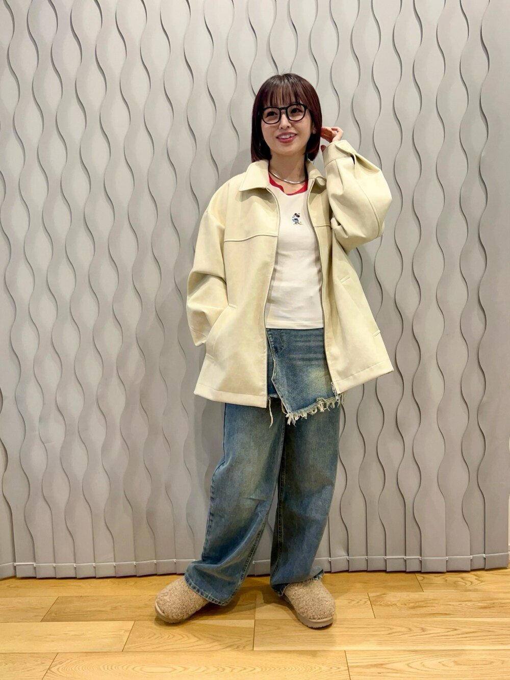 「真冬のあったかスタイル、レザージャケット、レイヤードスタイル、デニムパンツ、ジップアップ、シンプルコーデ、大人カジュアル、ラップパンツ、プチプラ、デニム、カジュアルコーデ、ラフ、tiptop_pocket、tipコーデ、ボア」｜「tiptopの【ZOZO限定アイテム】合皮ダブルジップブルゾン（ブルゾン、ホワイト系）」を使った、はまち(¨)♡さん（レディース・155cm）の冬コーディネートの1枚目の写真