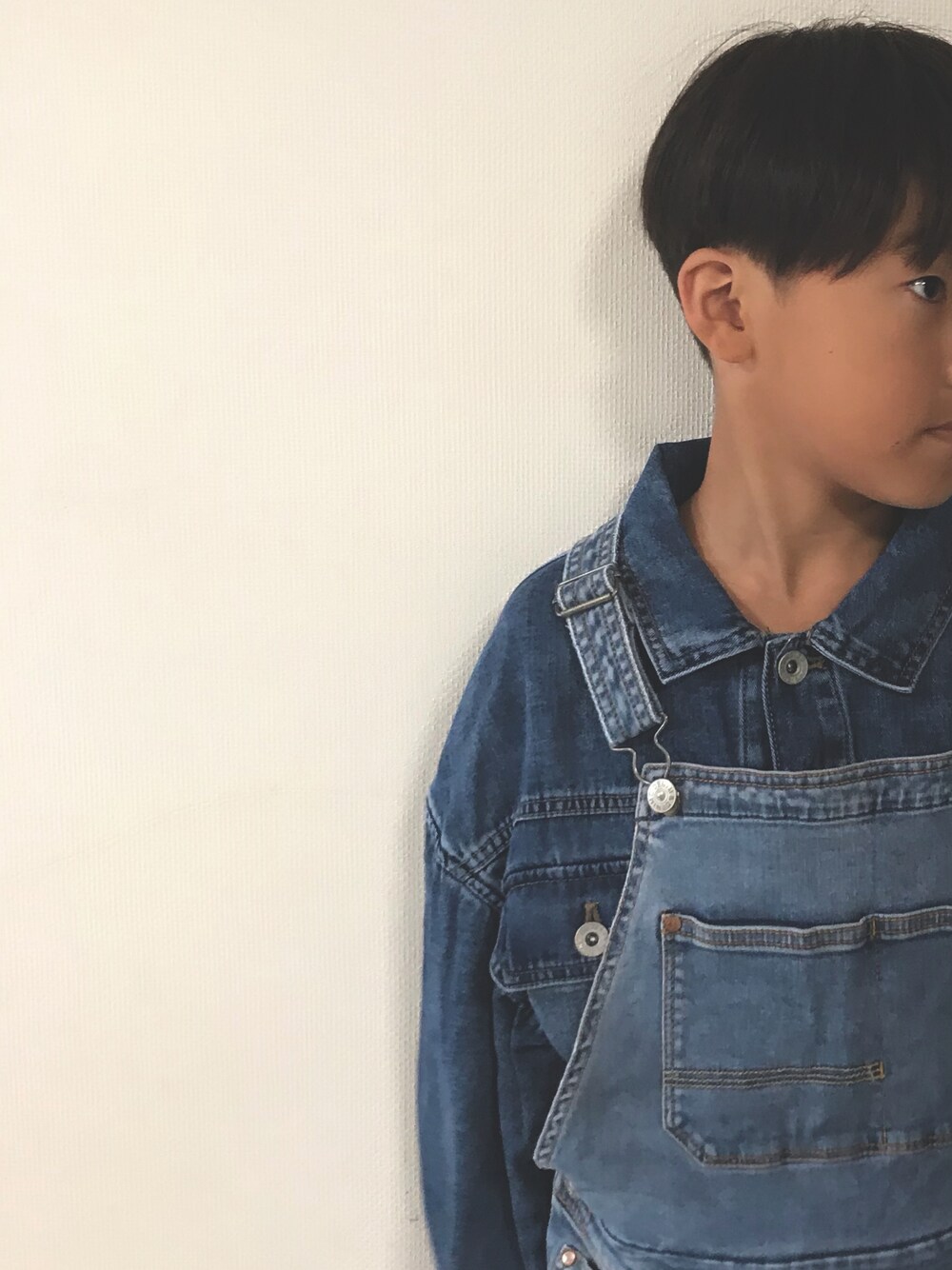「GUのアイテム（デニムジャケット、ブルー系）」を使った、loveさん（キッズ・125cm）の秋コーディネートの1枚目の写真
