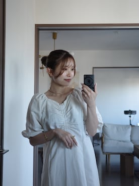 「CAPRICIEUX LE'MAGE（カプリシューレマージュ）のウェーブネックギャザーワンピース（ワンピース、ホワイト系）」を使った、aoiさん（レディース・158cm）の春コーディネート