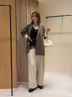 「CAPRICIEUX LE'MAGE（カプリシューレマージュ）のホックベルトワイドパンツ（その他パンツ、ホワイト系）」を使った、aoiさん（レディース・158cm）の秋コーディネート