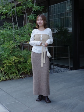 「NUE（ヌエ）の〈NUE〉サイドボタンニットスカート（スカート、ブラウン系）」を使った、aoiさん（レディース・158cm）の秋コーディネート
