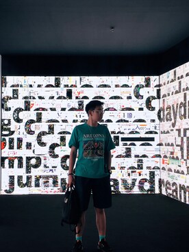 「AAA（トリプルエー）のアイテム（トップス）」を使った、我本人さん（メンズ・180cm）の夏コーディネート