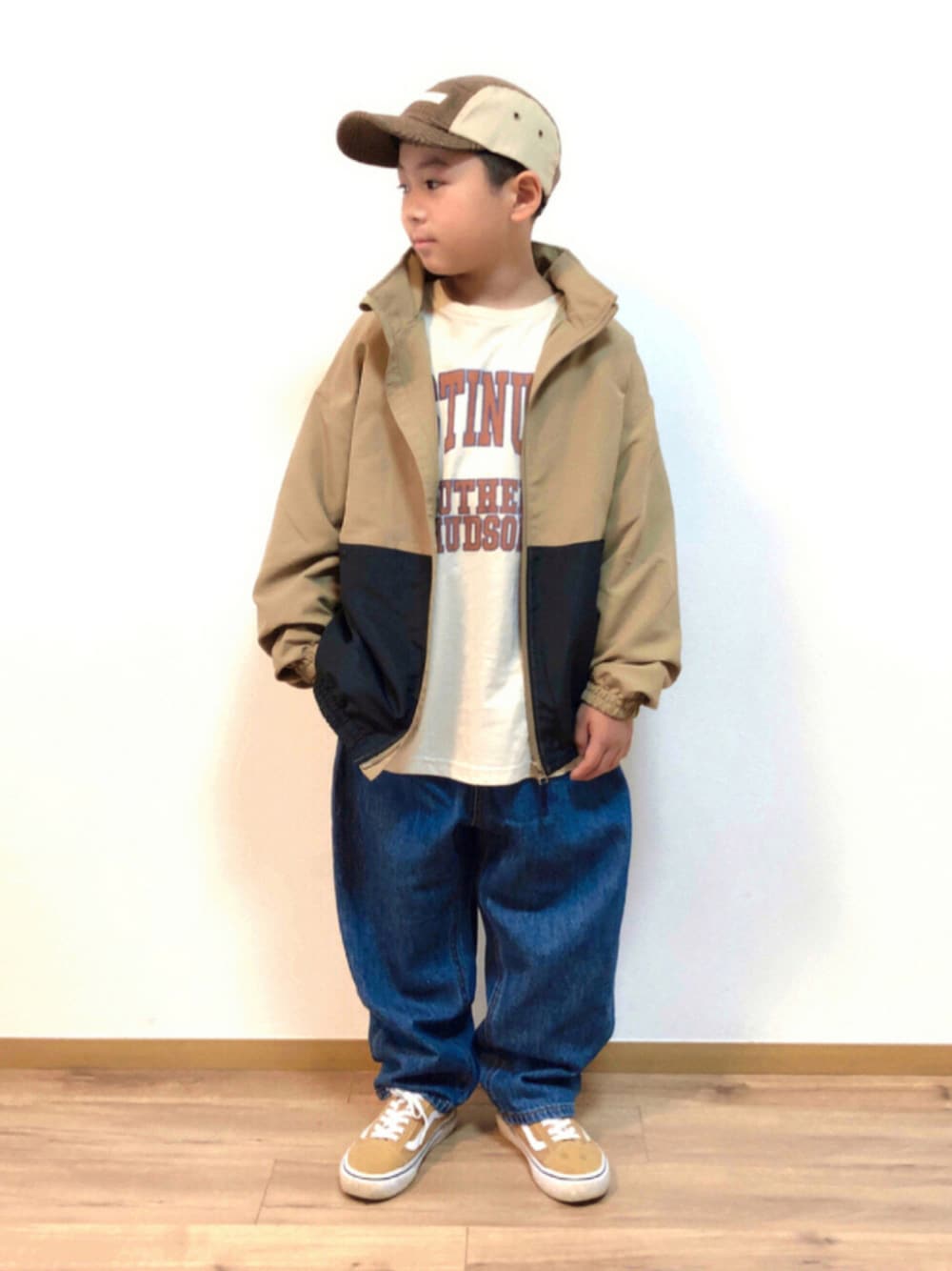 「デニム、VANS、マウンテンパーカー、ストリート、プチプラ、休日コーデ、スケータースタイル、カジュアルコーデ、ゆるコーデ、BREEZE、markey's、秋コーデ、だから秋服が好き」｜「n.o.u.sのアイテム（キャップ、ブラウン系）」を使った、*tM*さん（キッズ・127cm）の秋コーディネートの1枚目の写真