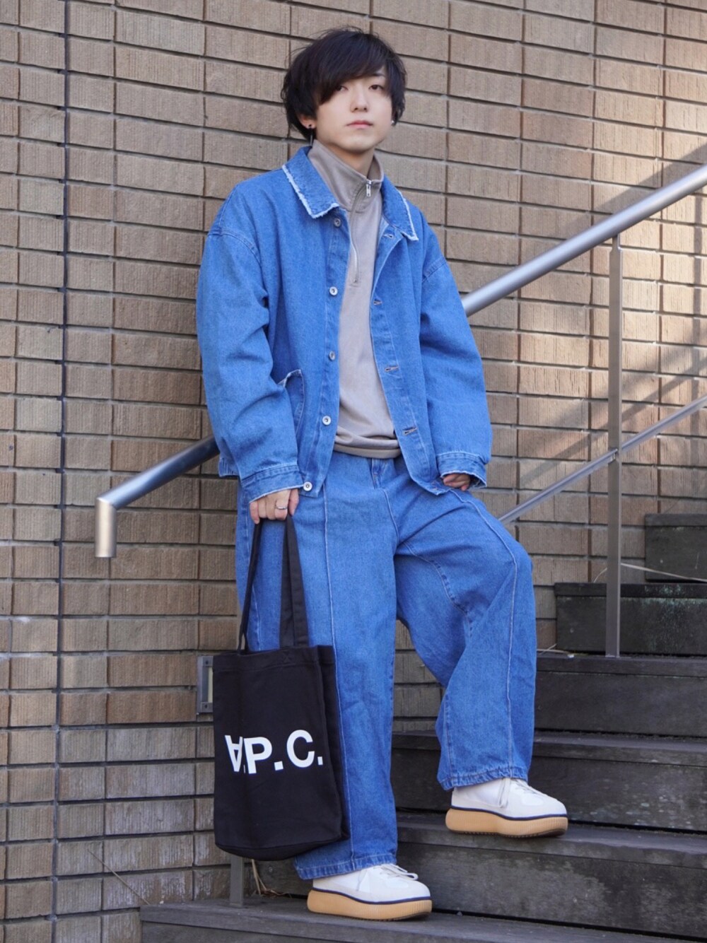 A.P.C.のアイテムを使った「デニムセットアップ」の人気ファッション