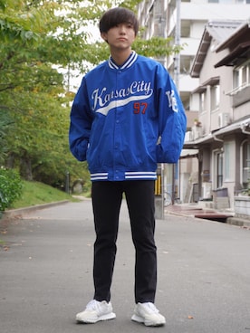 「黒スキニー」｜「アイテム（スタジャン）」を使った、Kyoさん（メンズ・168cm）の秋コーディネート
