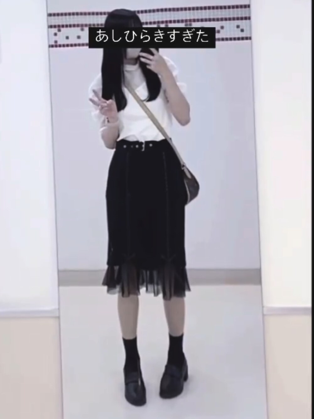 「休日コーデ、おしゃれさんと繋がりたい、初夏コーデ、シンプルスタイル」｜「BUBBLESのアイテム（スカート、ブラック系）」を使った、さばこ さん（レディース・164cm）の夏コーディネートの1枚目の写真