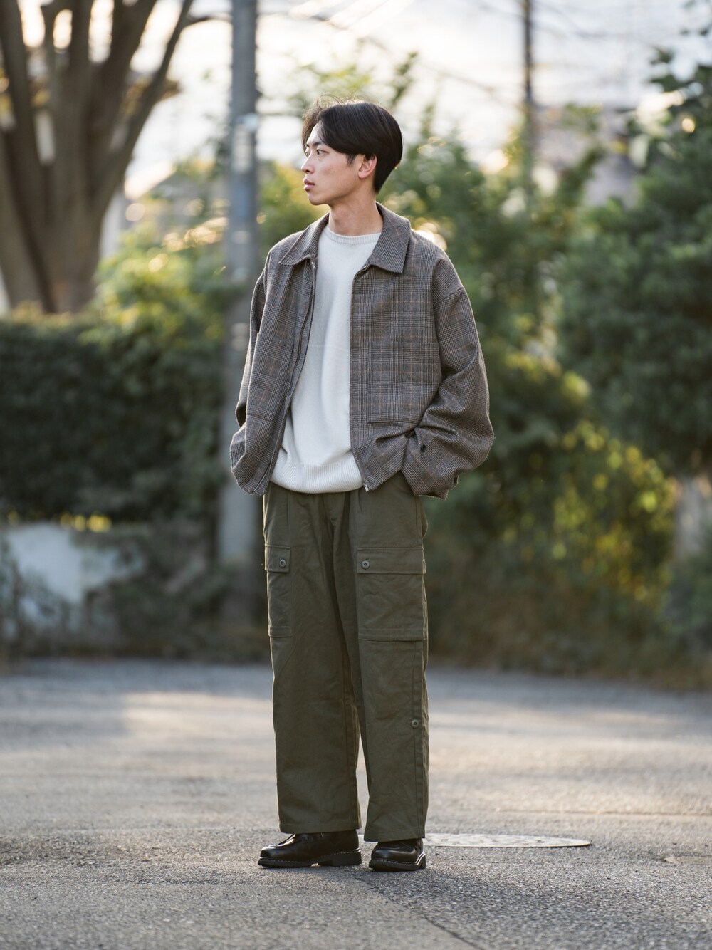 「ブルゾン、ニット、大人カジュアル、カーキ、革靴、アースカラー、ワークパンツ、リラックススタイル、軍パン、秋服、PR、秋冬コーデ、broken base」｜「steinのアイテム（ブルゾン、ブラウン系）」を使った、Suzuさん（メンズ・181cm）の秋コーディネートの1枚目の写真