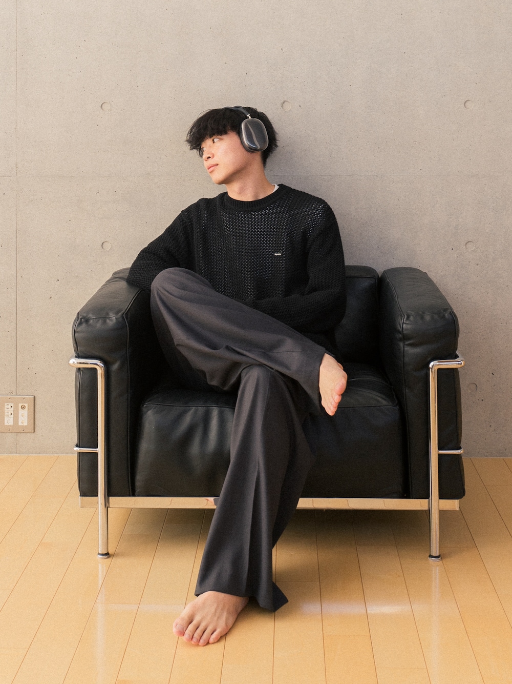 「Nanmo.のアイテム（スラックス、グレー系）」を使った、Suzuさん（メンズ・181cm）の冬コーディネートの1枚目の写真