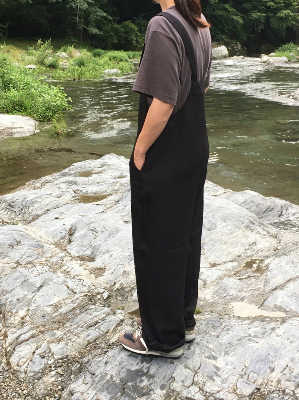 「休日スタイル、ゆるコーデ、スニーカーコーデ、プチプラ、サロペット」｜「GUのアイテム（Tシャツ/カットソー、グレー系）」を使った、maco..さん（レディース・160cm）の夏コーディネートの1枚目の写真