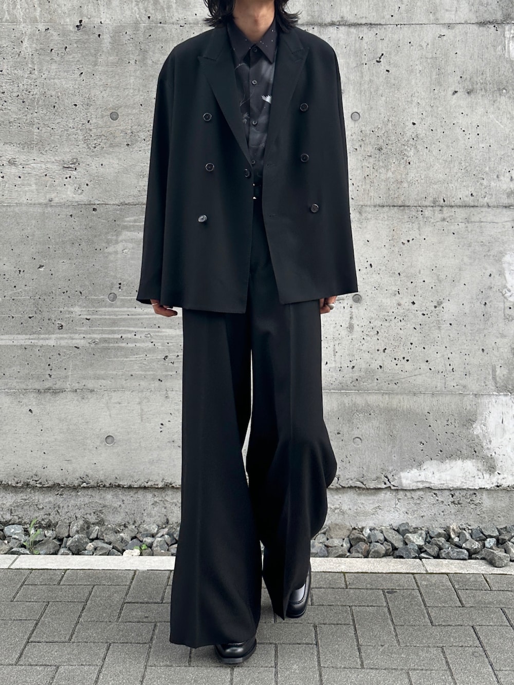 「セットアップ、ローファー、オールブラック、LAD MUSICIAN、タックイン、モード、フレアパンツ、セットアップスタイル、お洒落さんとつながりたい」｜HISAMOTOさん（メンズ・181cm）の秋コーディネートの1枚目の写真