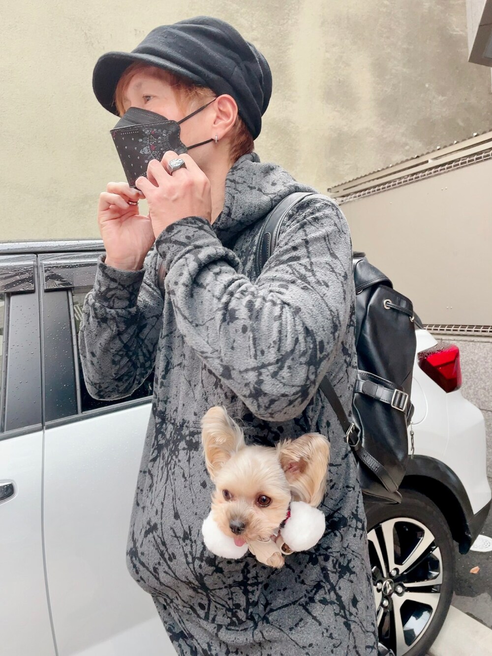 「休日スタイル、あったかコーデ、おしゃれさんと繋がりたい、愛犬と一緒、ラクチンコーデ」｜「kiryuyrikのアイテム（パーカー、グレー系）」を使った、Masaru Omachiさん（メンズ・178cm）の冬コーディネートの1枚目の写真