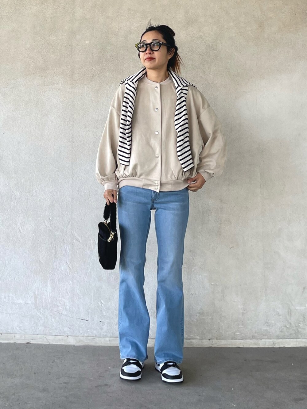 「スタジャン、Fizz、シンプルコーデ、シンプル、デニム、エドウィン、EDWIN、edwinjapan、スニーカー、スニーカーコーデ、NIKE、春コーデ、春服デビュー宣言」｜「Fizzの【Fizz/フィズ】　スウェードポンチスタジャン（スタジャン、ホワイト系）」を使った、yukariさん（レディース・168cm）の春コーディネートの1枚目の写真