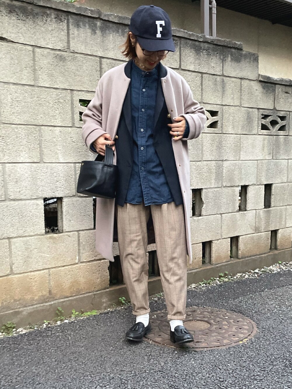 「テーラードジャケット、キャップ、ローファー、冬コーデ、デニムシャツ、ノーカラーコート、チェックパンツ、メンズライク、シャツスタイル、メガネ女子、アウターオンアウター、バンドカラーシャツ、秋冬コーデ」｜「green label relaxingのショートビーバー ノーカラー コート（ノーカラーコート、ブラウン系）」を使った、yukariさん（レディース・168cm）の秋コーディネートの1枚目の写真