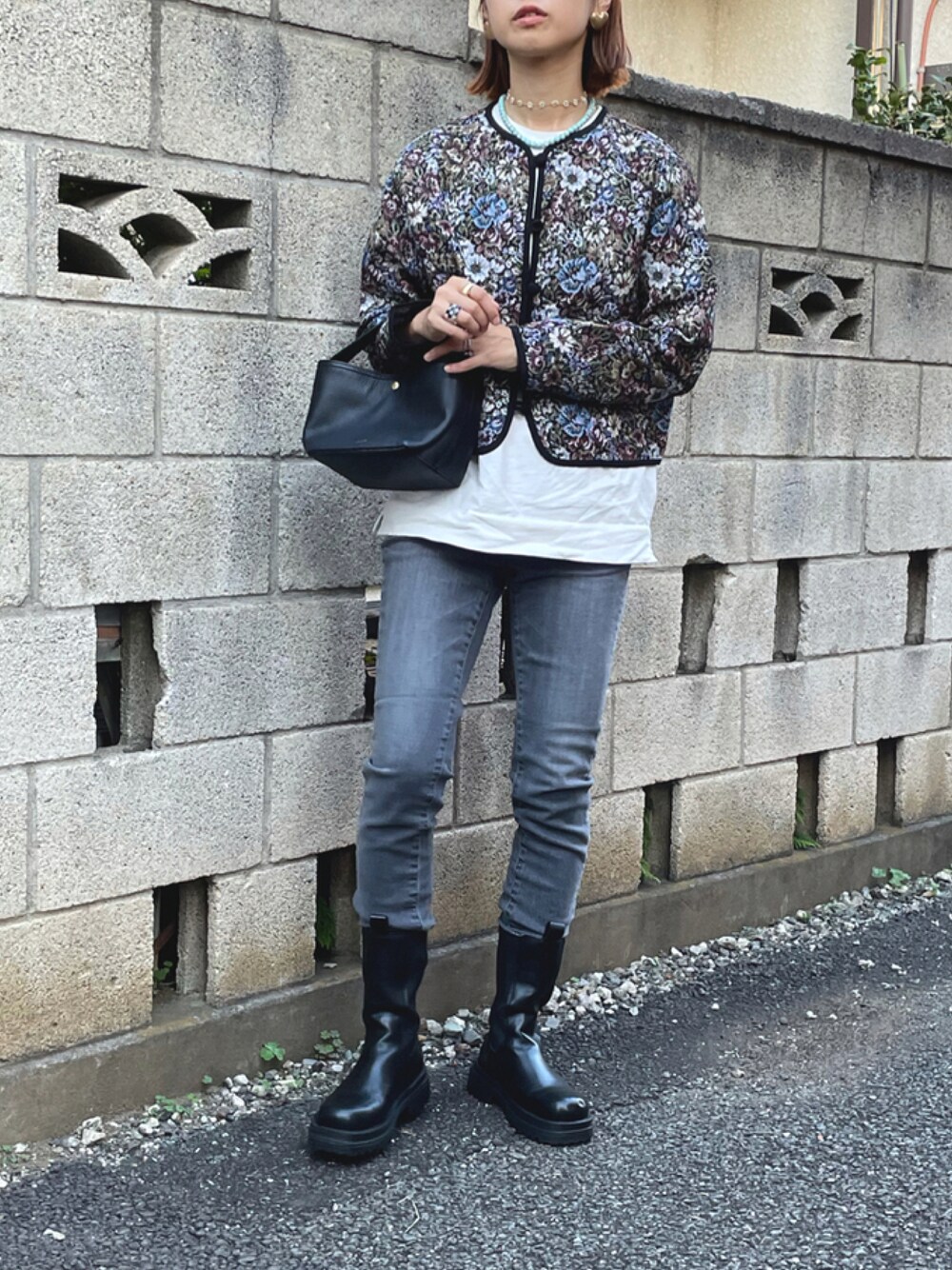 「モノトーン、ゴブラン、きれいめカジュアル、サイドゴアブーツ、大人カジュアル、だから秋服が好き、ch!iiibag、chiiiibag、厚底ブーツ、秋コーデ、秋服、デニム、グレー、ブーツイン」｜「ap retroのゴブランノーカラージャケット【ZOZOTOWN限定商品】（ノーカラージャケット、ブラック系）」を使った、yukariさん（レディース・168cm）の秋コーディネートの1枚目の写真