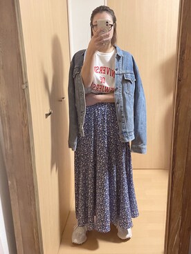 「ホワイトスニーカー」｜「アイテム（デニムジャケット）」を使った、yumiさん（レディース・157cm）の春コーディネート