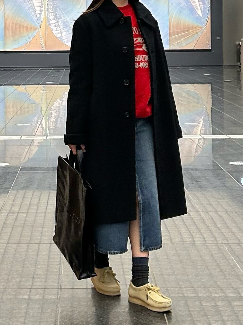 「シンプルコーデ、大人コーデ、カジュアルコーデ、ロングスカート、モノトーンコーデ」｜「COMME des GARCONSのアイテム（ノーカラーコート、ブラック系）」を使った、あさん（レディース・157cm）の冬コーディネートの1枚目の写真