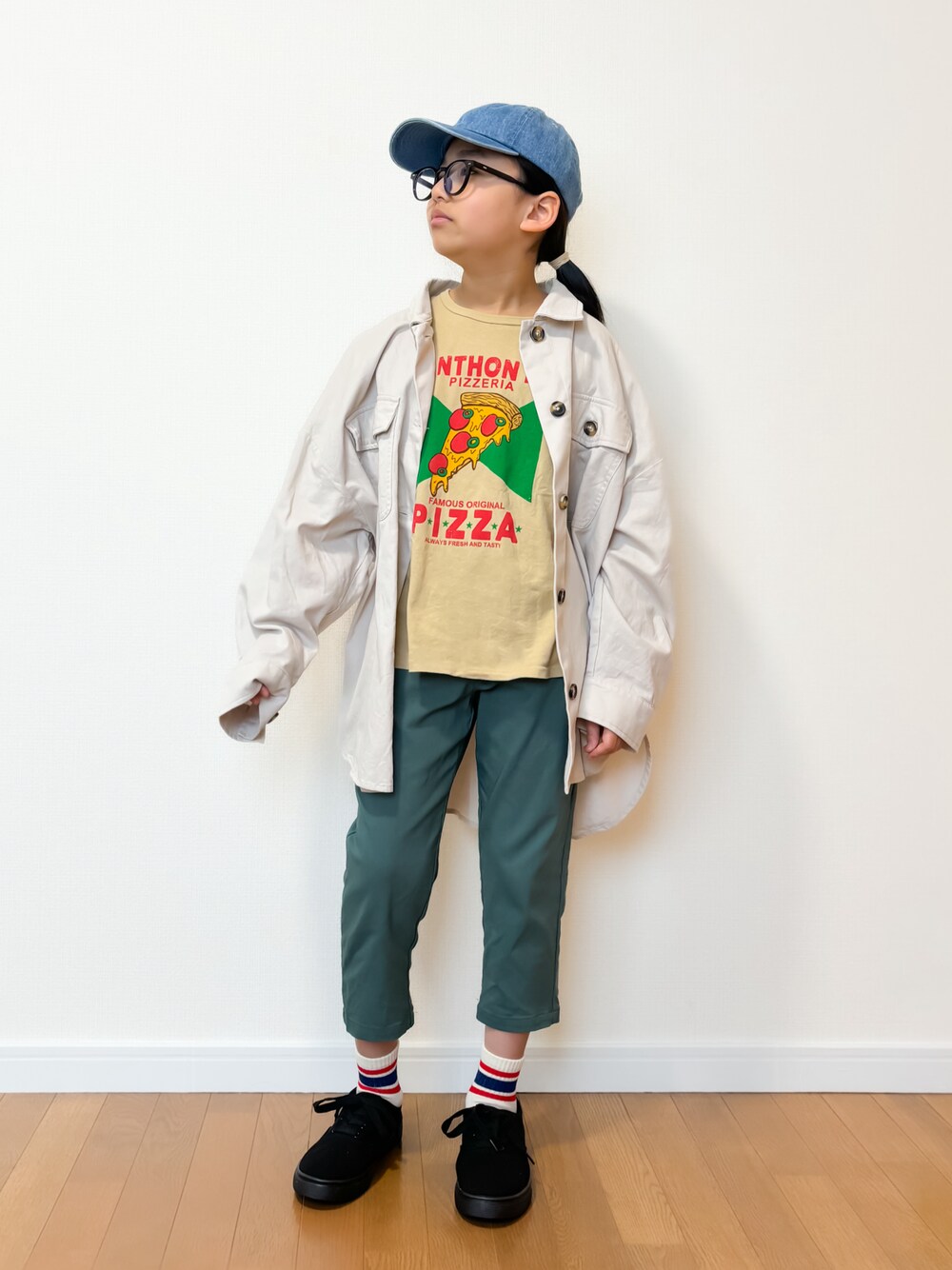 「春のNewスタイル、キッズコーデ、マーキーズ、Life Support Products、Tシャツ、プリントT、カジュアルコーデ、カラーコーデ、キャップ、9歳、プチプラコーデ、春アウター、めがね」｜「newhattanの【newhattan】 ニューハッタン  ツイルキャップ /STONE WASHED TWILL CAP（キャップ、ブルー系）」を使った、TARÖSUKEさん（キッズ・142cm）の春コーディネートの1枚目の写真
