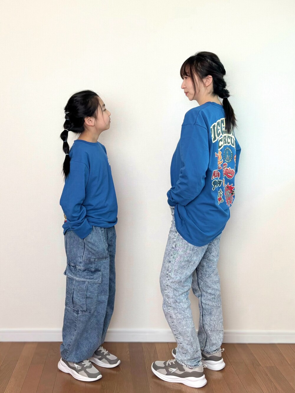 TARÖSUKEさんの「デニムカーゴパンツ（ケミカルウォッシュ）（ピカデリーサーカス）」を使ったコーディネートの1枚目の写真