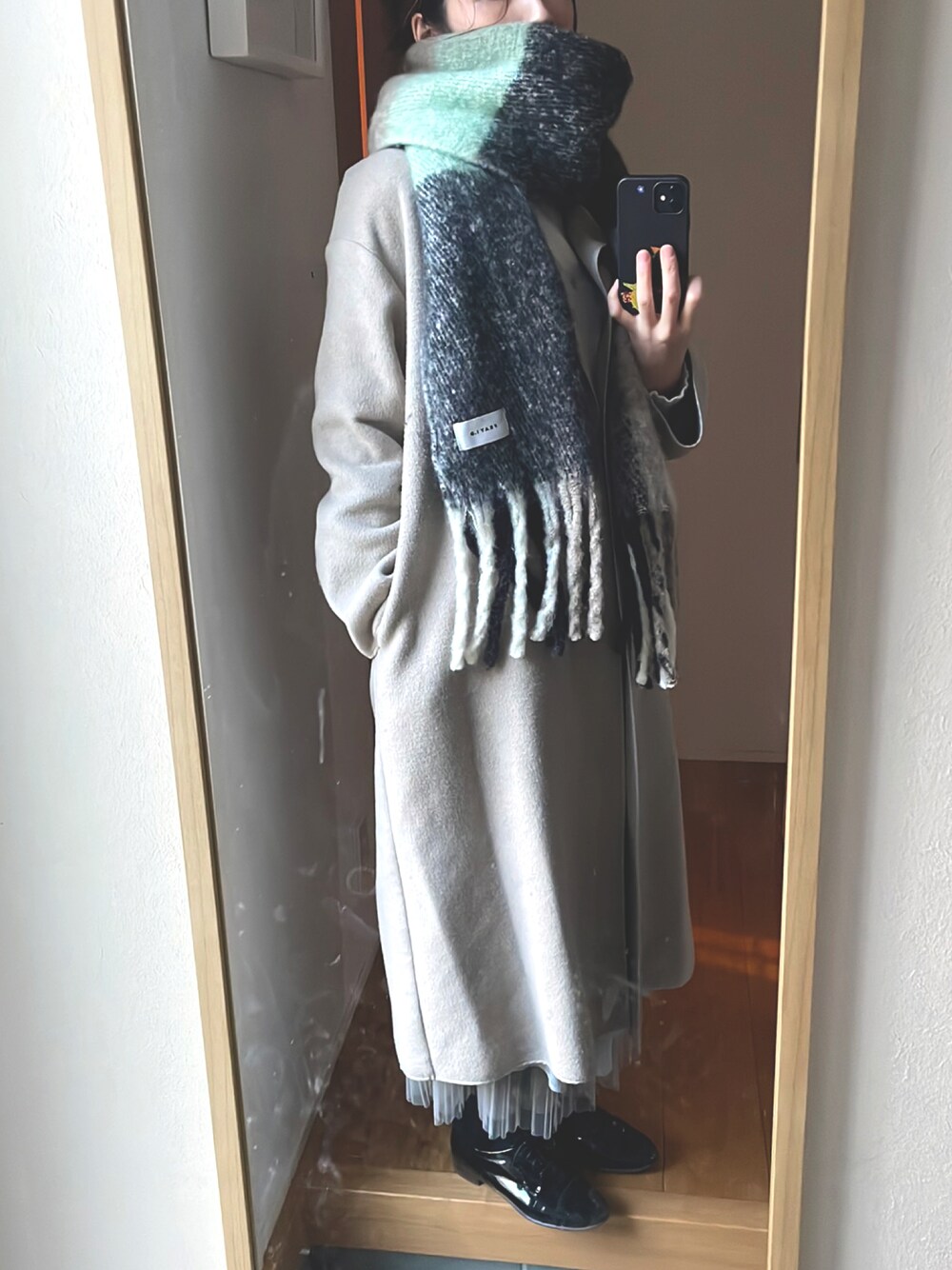 「きれいめカジュアル、着回しコーデ、私の推しブランド、高身長女子、あったかコーデ、FRAY I.D、ママコーデ、ローファー、福袋コーデ、オーバーサイズ」｜「ODETTE E ODILEのOFC メダリオン スリッポン25↓↑（スリッポン、ブラック系）」を使った、KENIIさん（レディース・167cm）の冬コーディネートの1枚目の写真