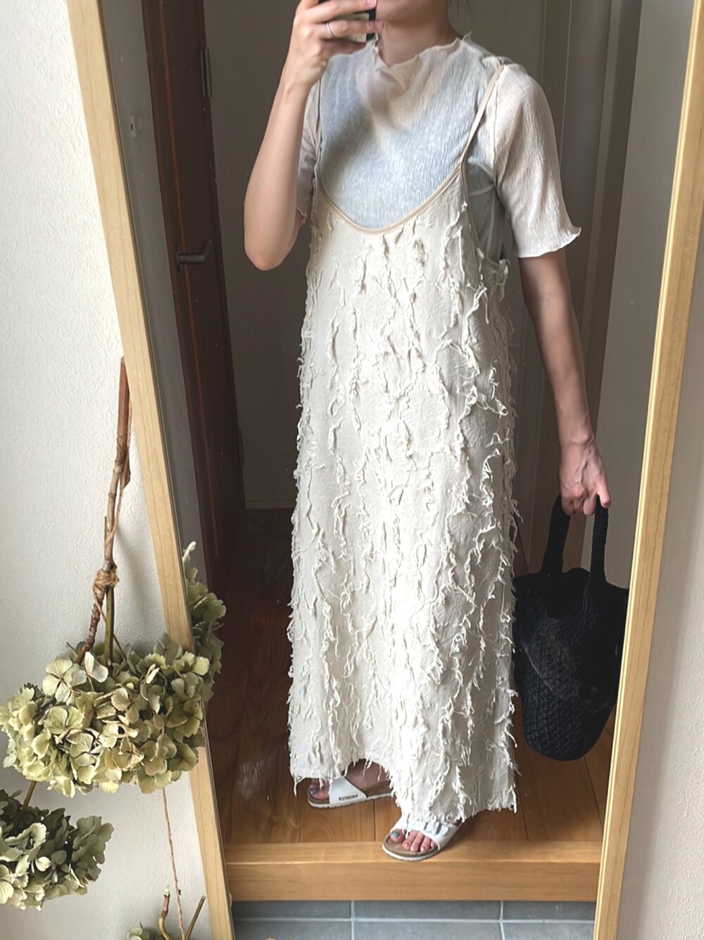 「夏コーデ、ベージュコーデ、ホワイトコーデ、ジャガード、ロングワンピース、シースルー、プチプラ、プチプラコーデ、サンダル、高身長コーデ、高身長女子、習い事」｜「しまむらのアイテム（バッグ、ブラック系）」を使った、KENIIさん（レディース・167cm）の夏コーディネートの1枚目の写真