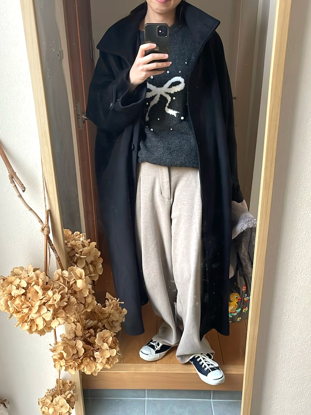 「オーバーサイズ、ゆったりコーデ、ゆったりシルエット、ウールパンツ、ジャックパーセル、スニーカーコーデ、ロングコート、高身長女子、高身長コーデ、プチプラコーデ」｜「JACK PURCELLの【CONVERSE】JACK PURCELL MULTIMATERIAL RH（スニーカー、ブルー系）」を使った、KENIIさん（レディース・167cm）の冬コーディネートの1枚目の写真