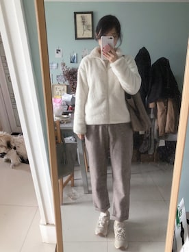 「UNIQLO（ユニクロ）のアイテム（テーラードジャケット、ホワイト系）」を使った、Jinさん（レディース・167cm）の冬コーディネート