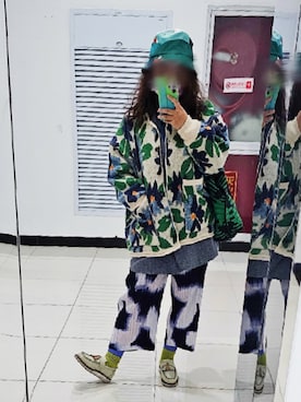 「アイテム（ローファー、グリーン系）」を使った、熊圆滚滚さん（レディース・155cm）の冬コーディネート