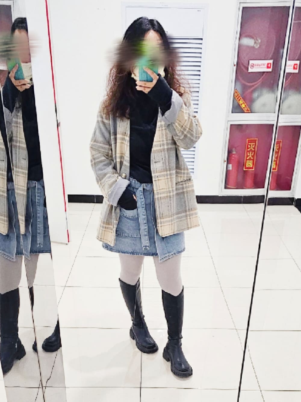 「热风HotWindのアイテム（ブーツ、ブラック系）」を使った、熊圆滚滚さん（レディース・155cm）の冬コーディネートの1枚目の写真