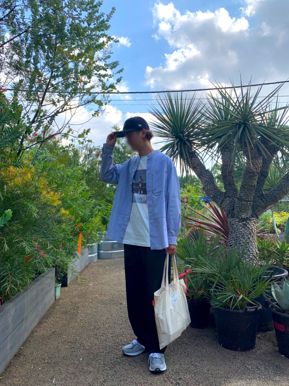 「春夏コーデ、シンプル、ラフコーデ、今日のコーデ、オトナカジュアル、シャツスタイル、キレイめ、白Tシャツ、ootd、ワイドパンツ、ラクチンコーデ、プチプラ、おしゃれさんと繋がりたい、いいね、save、フォローお願いします🤑、スニーカー」｜「ZARAのアイテム（Tシャツ/カットソー、ホワイト系）」を使った、Mt.WESTさん（メンズ・180cm）の春コーディネートの1枚目の写真