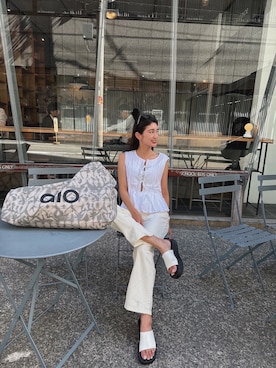 「アイテム（スリッポン、ホワイト系）」を使った、中西真美さん（レディース・163cm）の夏コーディネート