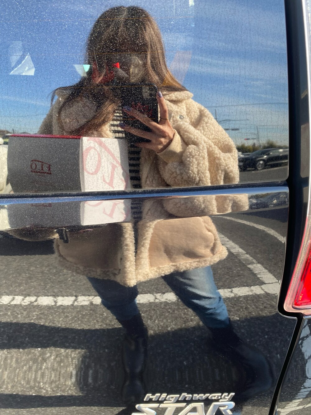 「ほめられ本命コーデ、休日スタイル、おしゃれさんと繋がりたい、デニム、デニムコーデ、shein、GYDA、searoomlynn、moment+、ママコーデ、オトナ女子、ムートンコート、ラクチンコーデ、ボーダートップス、ボーダー」｜「GYDAのアイテム（デニムパンツ、ブルー系）」を使った、𝐌𝐈𝐒𝐀𝐊𝐈さん（レディース・156cm）の冬コーディネートの1枚目の写真