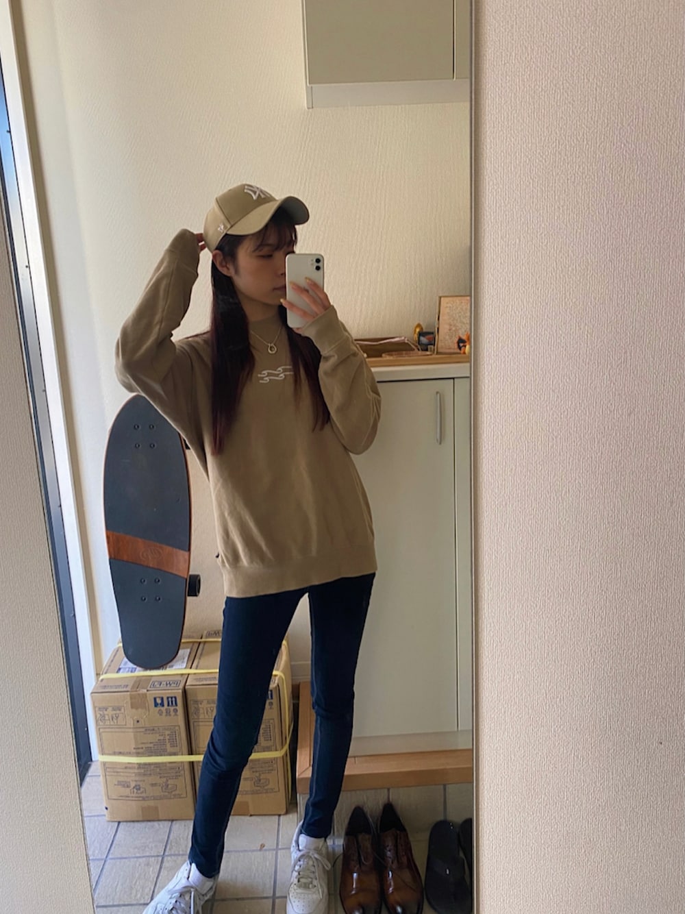 「ベージュ、キャップ、ショートブーツ、ナイキ、ニューエラ、GYDA、ビラボン(BILLABONG)、おしゃれさんと繋がりたい、wearhalloween2021、秋トレンド2021」｜「NEW ERAのニューエラ キャップ スナップバック 9FORTY MLB NEW ERA（キャップ、ベージュ系）」を使った、𝐌𝐈𝐒𝐀𝐊𝐈さん（レディース・156cm）の秋コーディネートの1枚目の写真