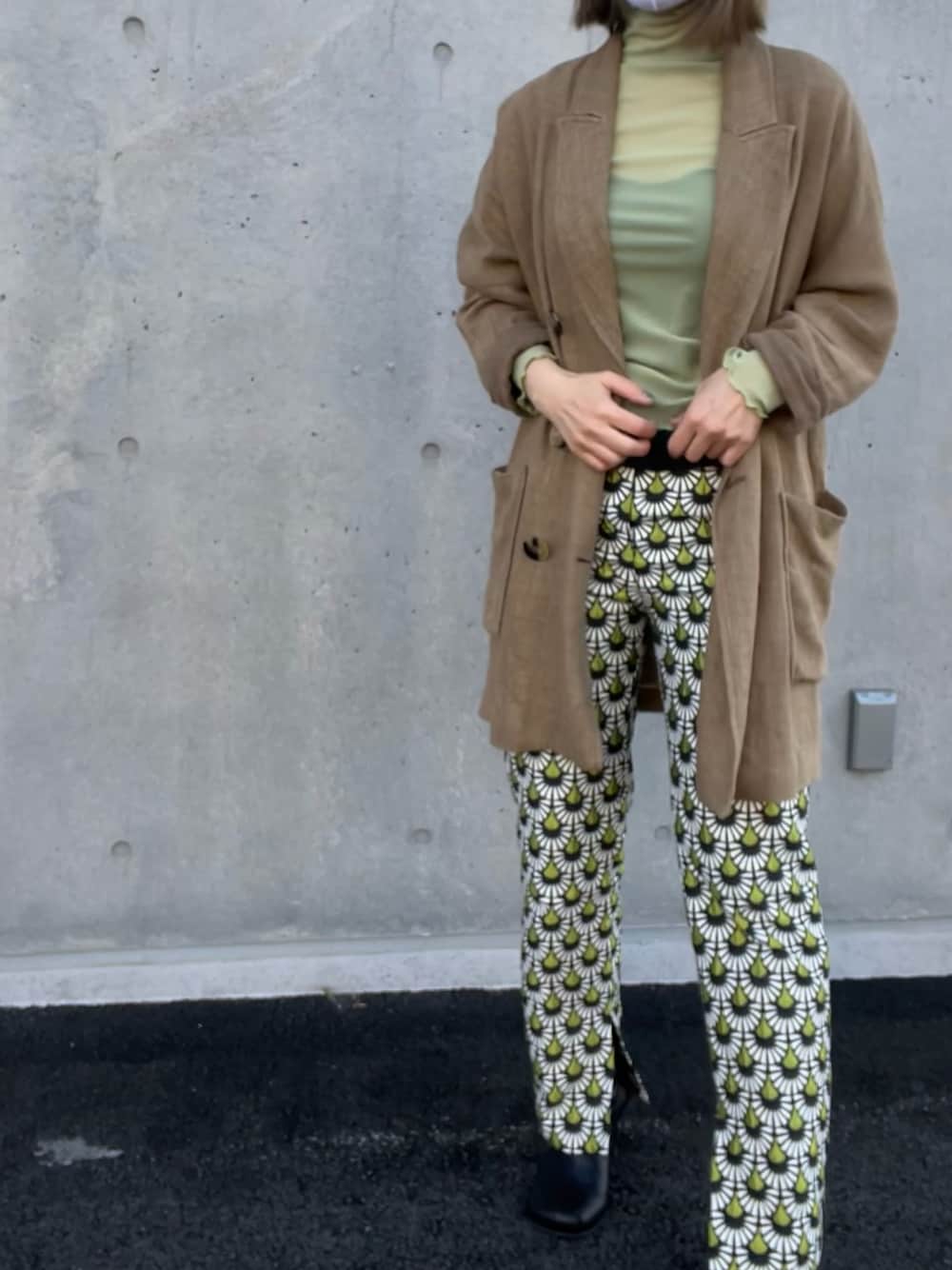 「大人カジュアル、はるコーデ、ラクチンコーデ、オトナ女子、今日のコーデ、きれいめカジュアル、TODAYFUL、アラフィフ、ジャケット」｜「TODAYFULのジャガードスリットトラウザース（その他パンツ、グリーン系）」を使った、ボブさん（レディース・159cm）の春コーディネートの1枚目の写真