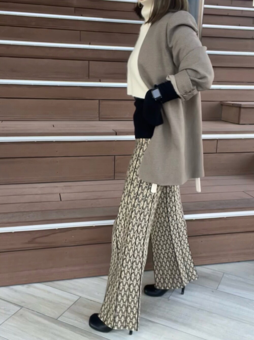 「春、今日のコーデ、ゆるコーデ、オトナカジュアル、おしゃれさんと繋がりたい、オトナ女子、TODAYFUL、アラフィフ、アラフォー、大人コーデ」｜「TODAYFULのカラーレスベルトジャケット（テーラードジャケット、その他）」を使った、ボブさん（レディース・159cm）の冬コーディネートの1枚目の写真