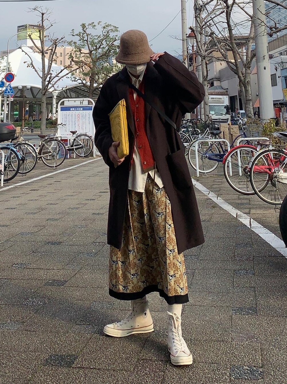 「シンプルスタイル、休日コーデ、レイヤードスタイル、ビッグシルエット、CT70s、GU、GUコーデ、gu×undercover、スカート、古着」｜「GUのアイテム（スカート、イエロー系）」を使った、あまるさん（メンズ・173cm）の冬コーディネートの1枚目の写真