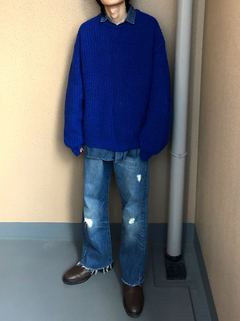 「wearhalloween2021、オトナカジュアル、休日コーデ、カジュアル、低身長コーデ、だから秋服が好き、デニムパンツ、デニムコーデ、ニット、ニットコーデ」｜「HAREのアイテム（ニット/セーター、ブルー系）」を使った、あまるさん（メンズ・173cm）の秋コーディネートの1枚目の写真