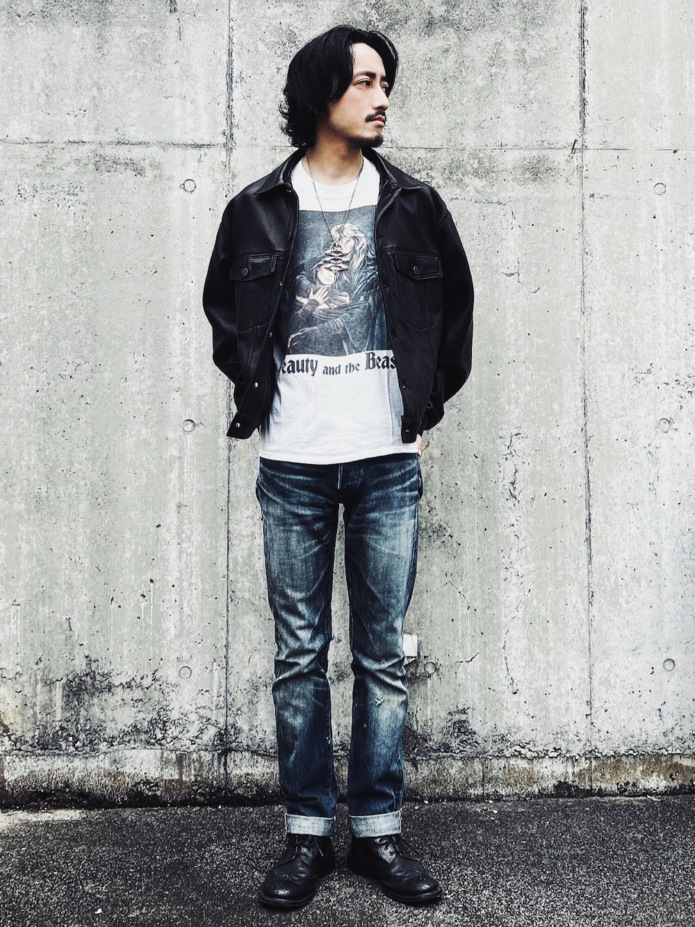 「白Tシャツ、大人コーデ、大人カジュアル、シルバーアクセサリー、デニム、レザー」｜「VAINL ARCHIVEのアイテム（その他アウター、ブラック系）」を使った、TSUNAさん（メンズ・174cm）の夏コーディネートの1枚目の写真